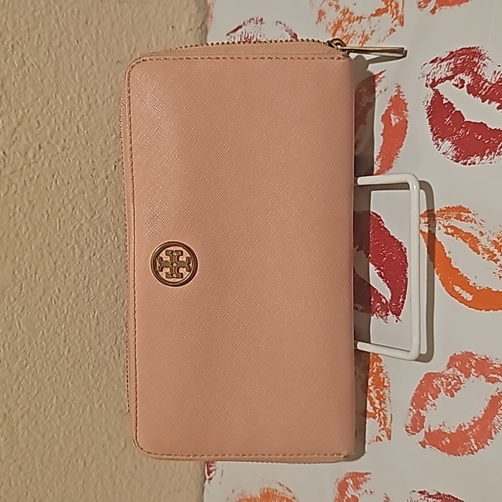 Tory burch pink wallet